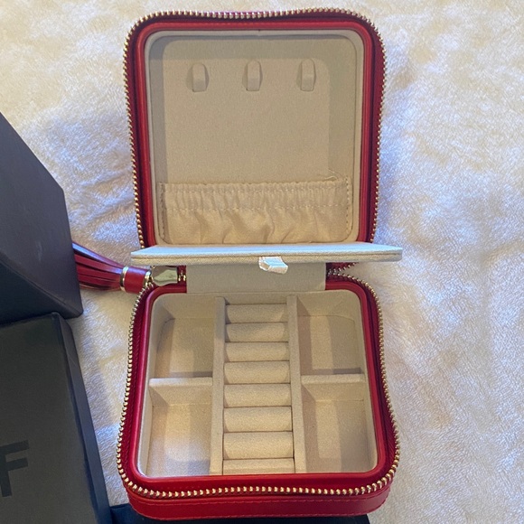 NEW Wolf 1834 Caroline Red Leather Small zip case for jewelry travel - Picture 4 of 4